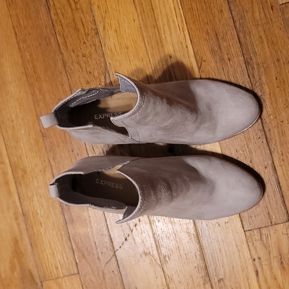 Express size 6 light gray boots - Picture 2 of 5